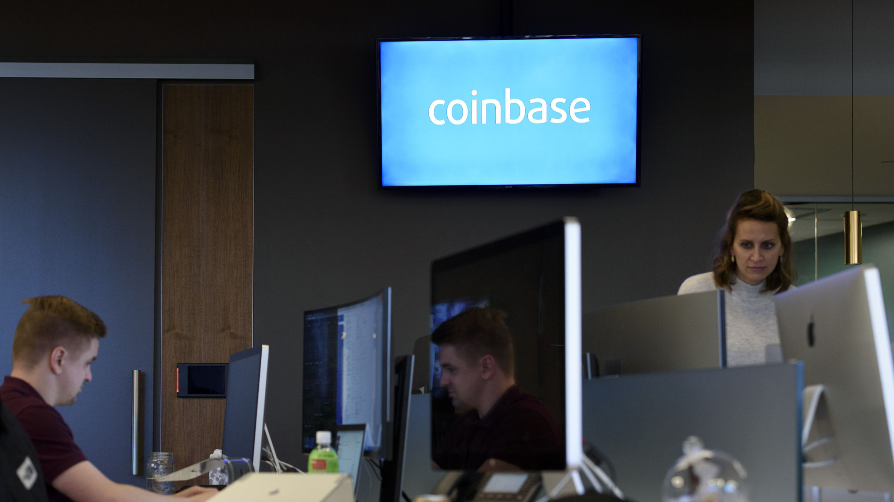 Coinbase hiện có 56 triệu người dùng đã được xác minh và có thêm khoảng 13.000 khách hàng lẻ mới mỗi ngày - Ảnh: Bloomberg