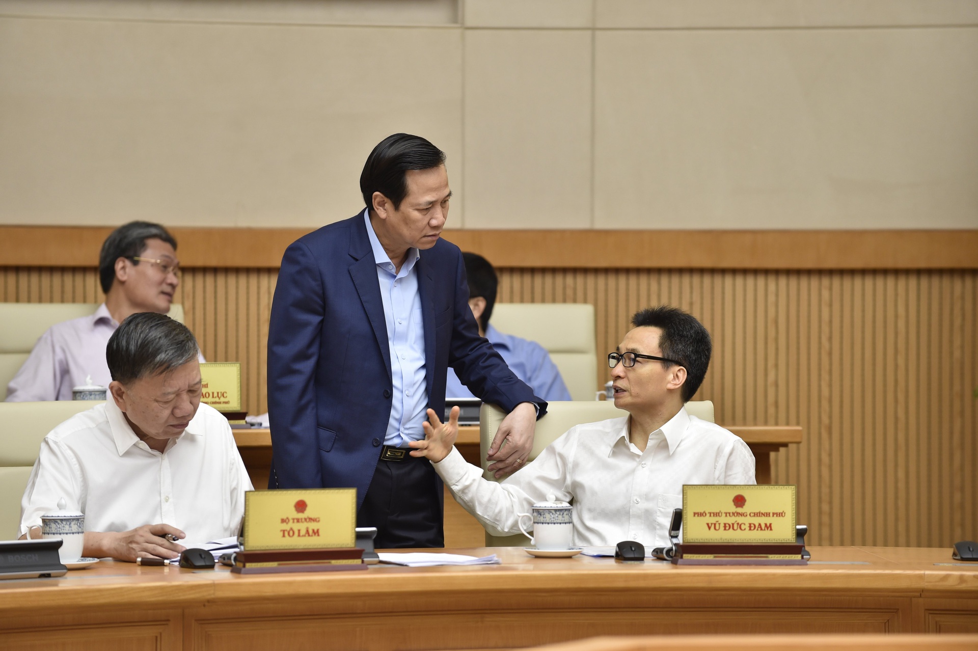 Từ Trái qua phải: Bộ trưởng Công An Tô Lâm, Bộ trưởng Lao động, Thương binh và Xã hội Đào Ngọc Dung và Phó thủ tướng Vũ Đức Đam