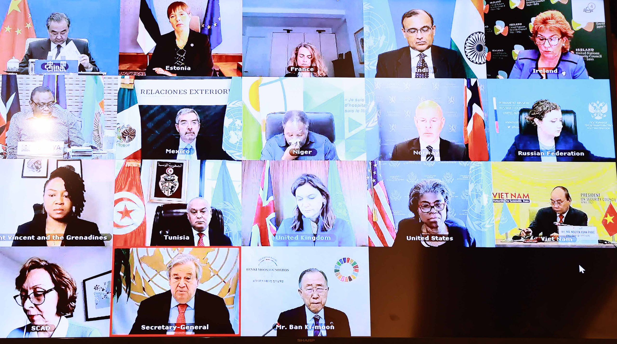 Tổng thư ký, nguyên Tổng Thư ký Liên Hợp Quốc, Lãnh đạo Cấp cao và đại diện của 15 nước thành viên Hội đồng Bảo an cùng 5 tổ chức tiêu biểu ở các khu vực tham dự phiên họp - Ảnh: Bộ Ngoại giao