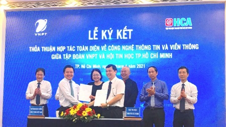 Chuyển đổi số đang ngày càng đòi hỏi các quốc gia, doanh nghiệp phải thay đổi mạnh mẽ để phù hợp với sự tiến bộ của công nghệ