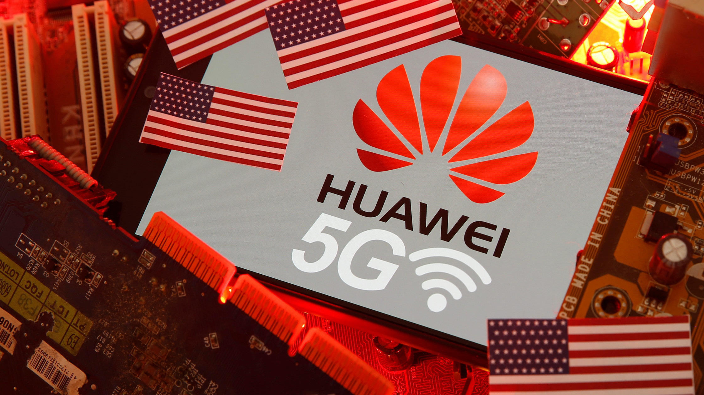 Huawei điêu đứng vì các lệnh cấm vận của Mỹ từ năm 2019 - Ảnh: Reuters