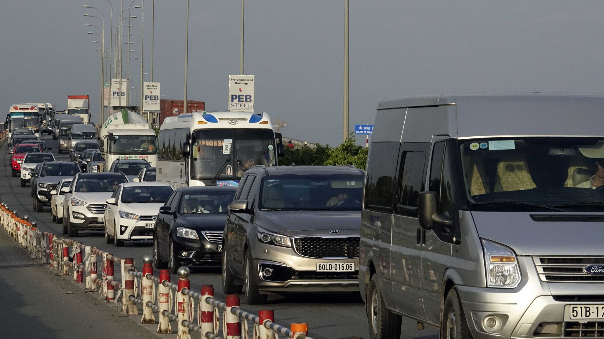 Kẹt xe trên cao tốc TP.HCM - Long Thành - Dầu Giây