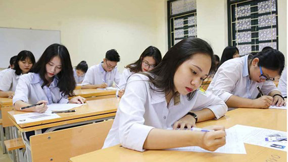Không tăng học phí nhằm giảm gánh nặng về tài chính đối với phụ huynh và học sinh