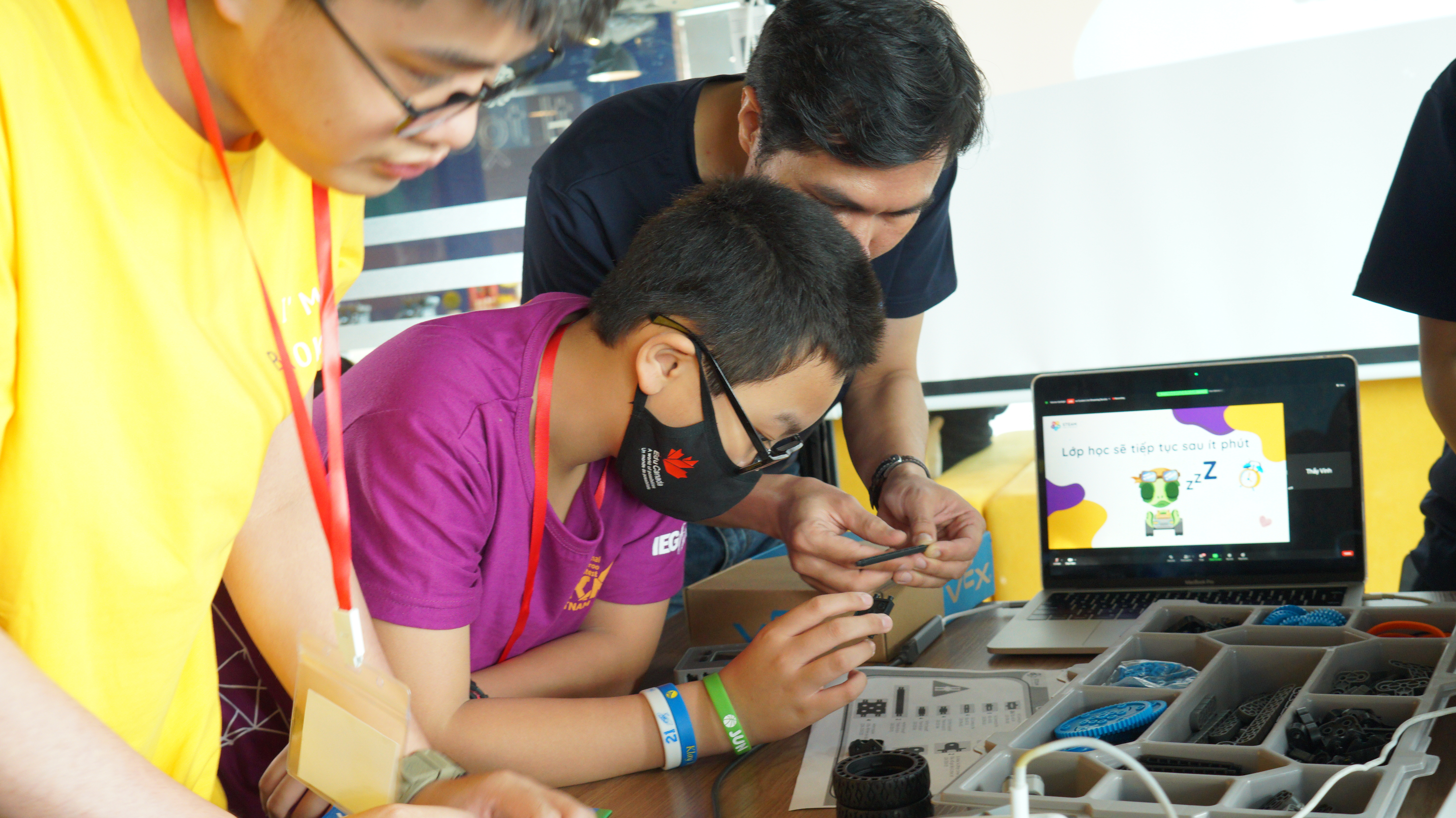 Học sinh được tiếp cận với nền tảng robot dành cho giáo dục tiên tiến nhất trên thế giới