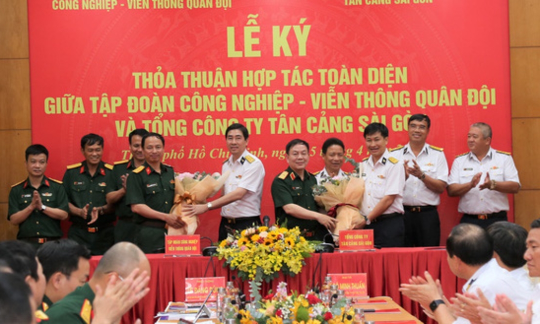 Lễ ký kết hợp tác toàn diện giữa Tổng công ty Tân Cảng Sài Gòn và Viettel