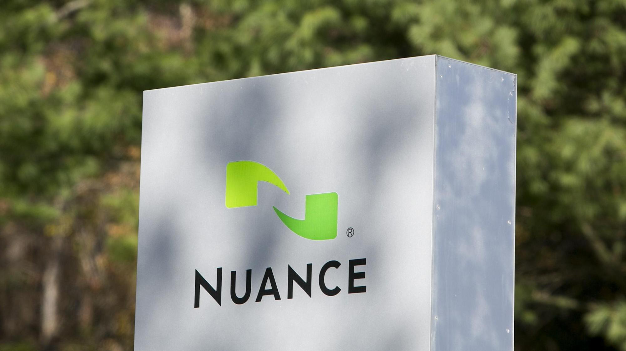 Microsoft thông báo mua lại Nuance Communications với giá khoảng 19,7 tỷ USD.