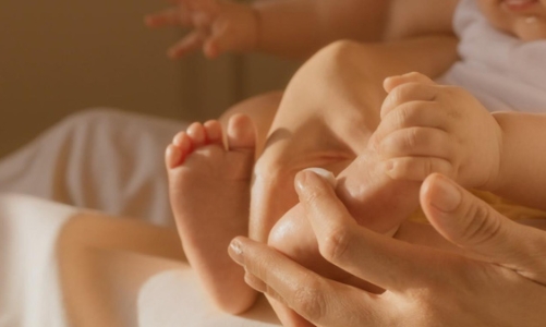 5 mẹo hay để chăm sóc làn da cho bé