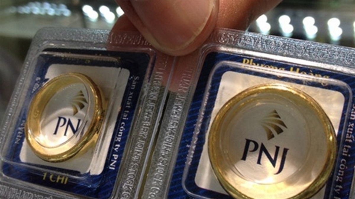 Doanh thu quý 1/2021 của PNJ tăng 43,3% so với cùng kỳ là tăng đều ở các kênh sỉ và lẻ.