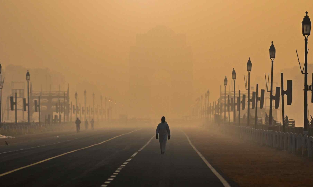 Một ngày ghi nhận ô nhiễm không khí ở mức tồi tệ tại New Delhi vào tháng 1/2021 - Ảnh: AFP