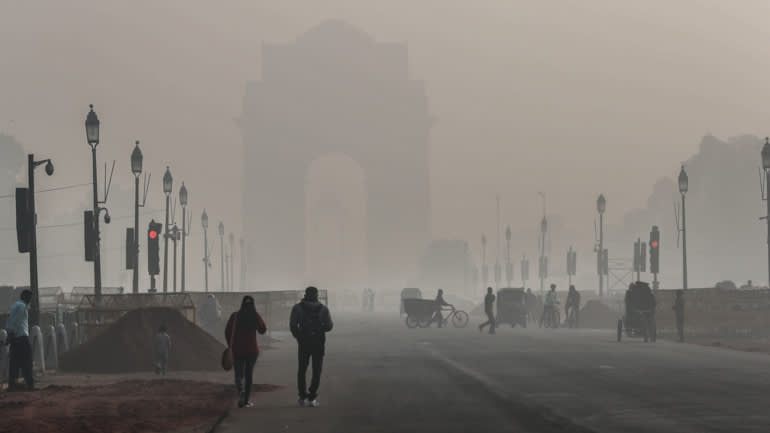 Khói bao trùm Cổng Ấn Độ ở New Delhi vào ngày 25/12/2018 - Ảnh: Nikkei Asia