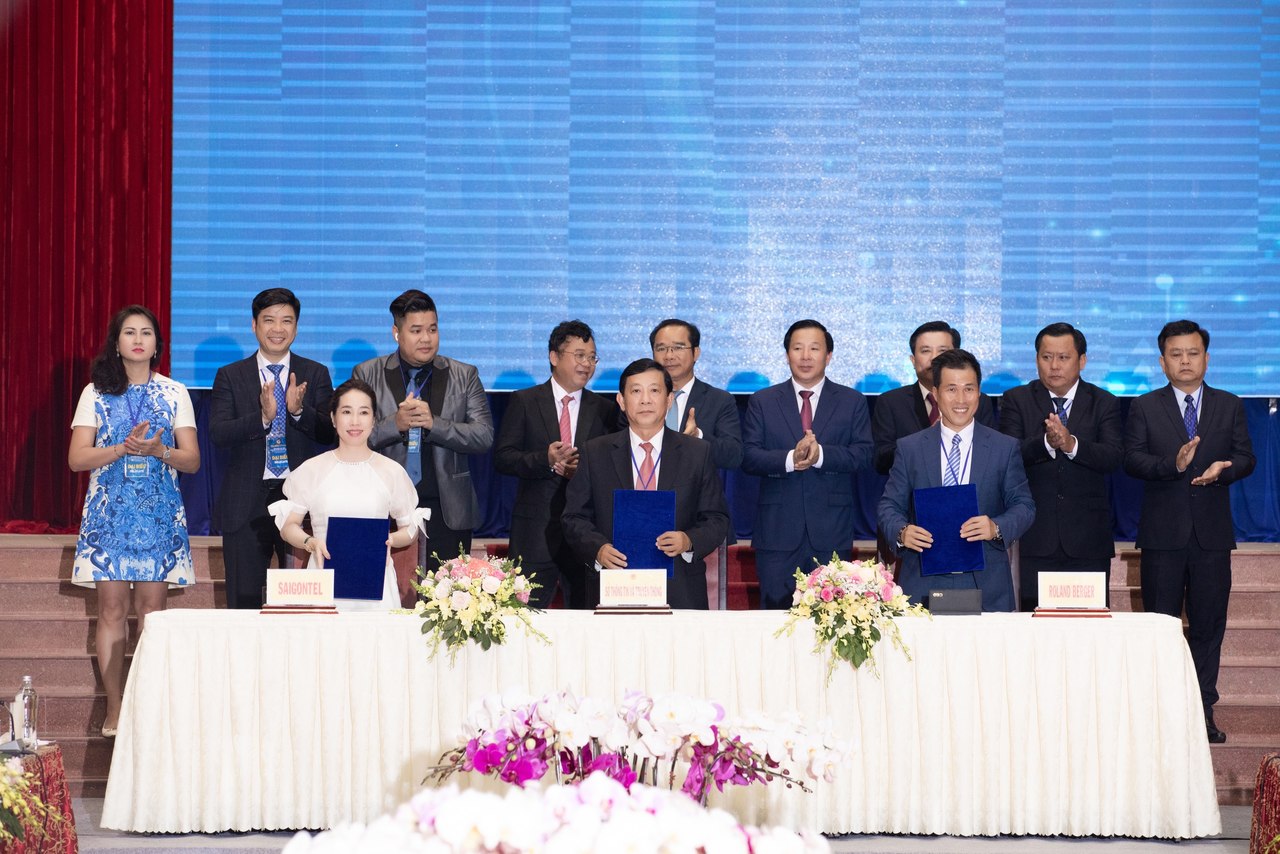 Nhiều bi&ecirc;n bản ghi nhớ được k&yacute; kết giữa tỉnh Long An v&agrave; c&aacute;c doanh nghiệp.