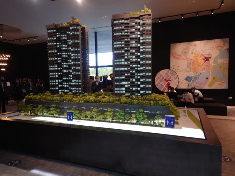 Nh&agrave; ph&aacute;t triển bất động sản GuocoLand của Singapore cho biết đ&atilde; b&aacute;n được 61% tổng số căn hộ tại khu chung cư cao cấp Midtown Modern khi mở b&aacute;n v&agrave;o dịp cuối tuần th&aacute;ng 3/2021 - Ảnh: Nikkei