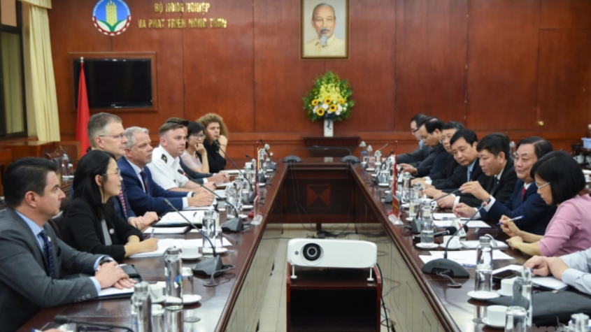 Bộ trưởng Lê Minh Hoan làm việc với Đại sứ Mỹ