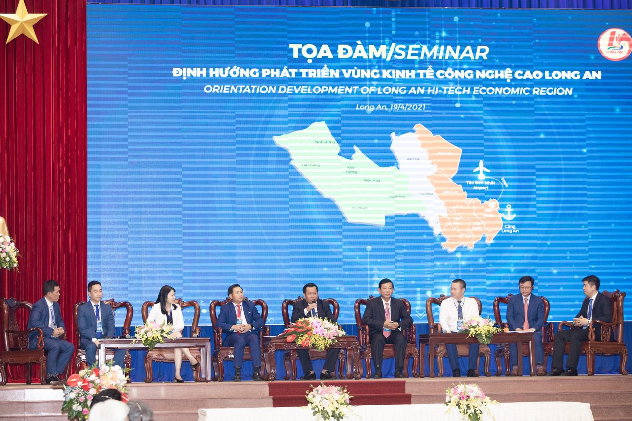 Các doanh nghiệp đang trao đổi tại tọa đàm 
