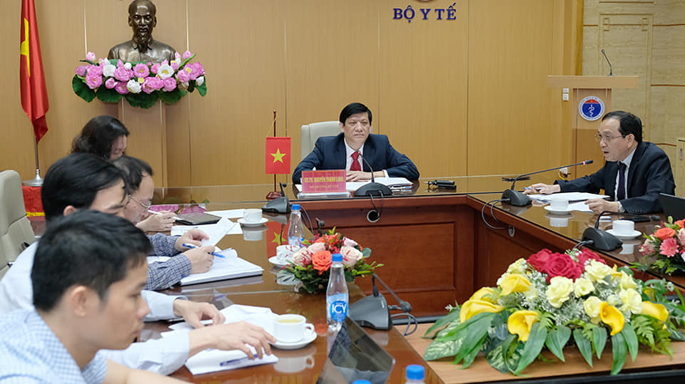 Bộ trưởng Bộ Y tế họp trực tuyến với  Bộ trưởng Bộ Y tế Campuchia Mam Buncheng nhằm cập nhật thông tin, chia sẻ kinh nghiệm trong công tác phòng, chống dịch Covid-19 