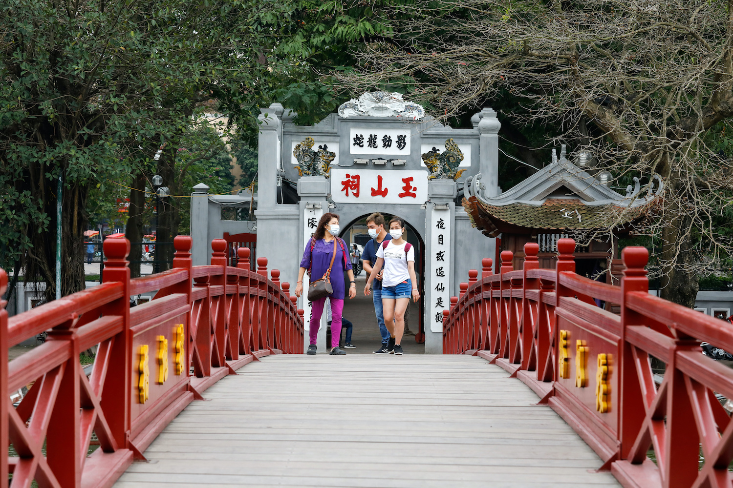 Ng&agrave;nh du lịch chịu ảnh hưởng nặng nề bởi đại dịch Covid-19 - Ảnh: Reuters