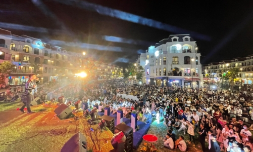 Biển người đổ về Phú Quốc United Center trong ngày khai trương