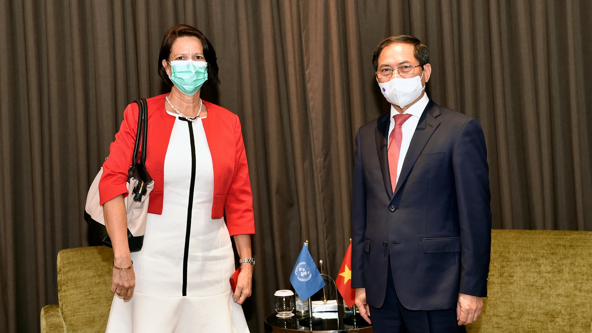 Bộ trưởng Ngoại giao Bùi Thanh Sơn và bà Christine Schraner Burgener tại buổi làm việc 24/4