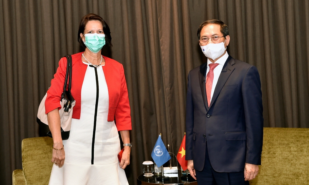 Bộ trưởng Ngoại giao Bùi Thanh Sơn và bà Christine Schraner Burgener tại buổi làm việc 24/4