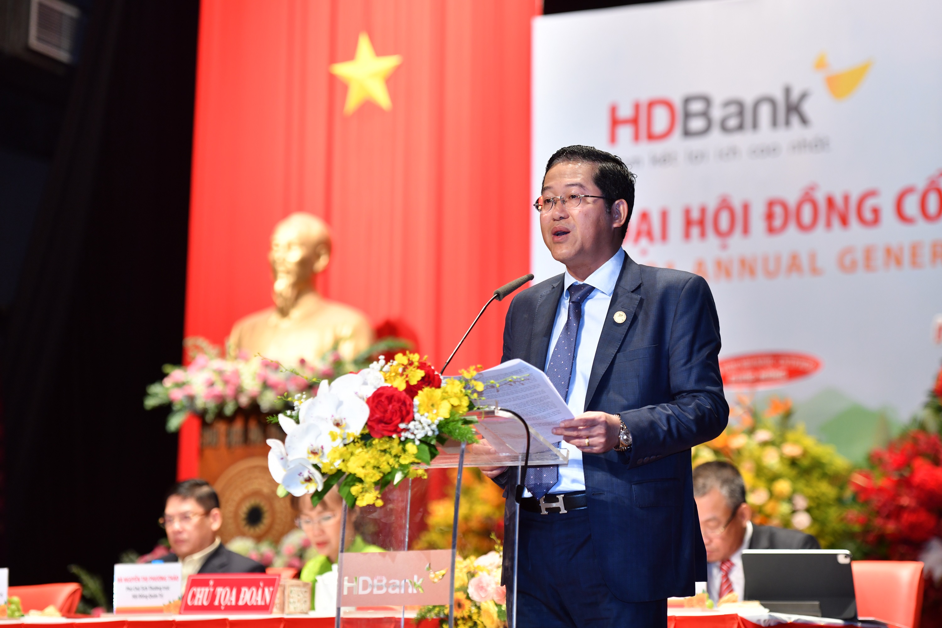 &Ocirc;ng Phạm Quốc Thanh - Tổng Gi&aacute;m đốc HDBank tr&igrave;nh b&agrave;y B&aacute;o c&aacute;o Kết quả hoạt động kinh doanh năm 2020 v&agrave; Kế hoạch Kinh doanh năm 2021 của Tổng Gi&aacute;m đốc.