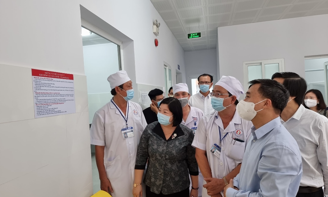 Đoàn công tác kiểm tra công tác tiêm vaccine tại Bệnh viện đa khoa tỉnh Bạc Liêu