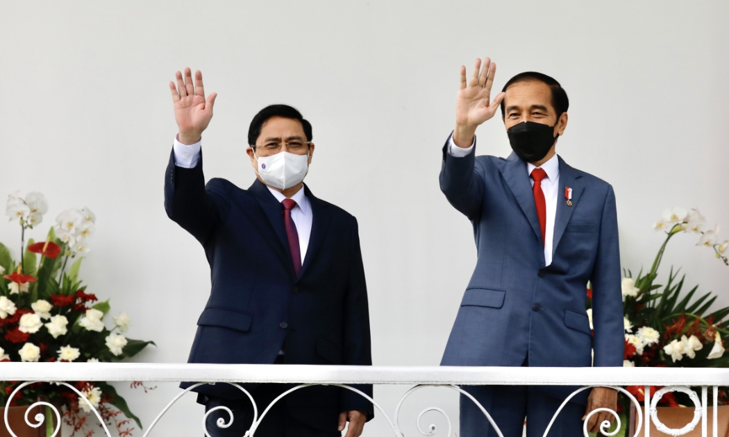 Thủ tướng Phạm Minh Chính và Tổng thống Indonesia Joko Widodo - Ảnh: VGP