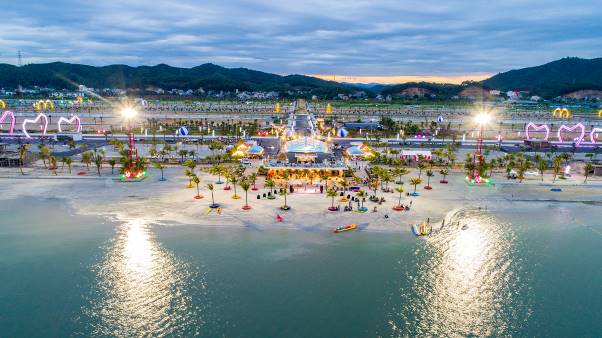 Khu đô thị Phương Đông trở thành biểu tượng  thành phố ánh sáng khi đêm xuống tại Vân Đồn.