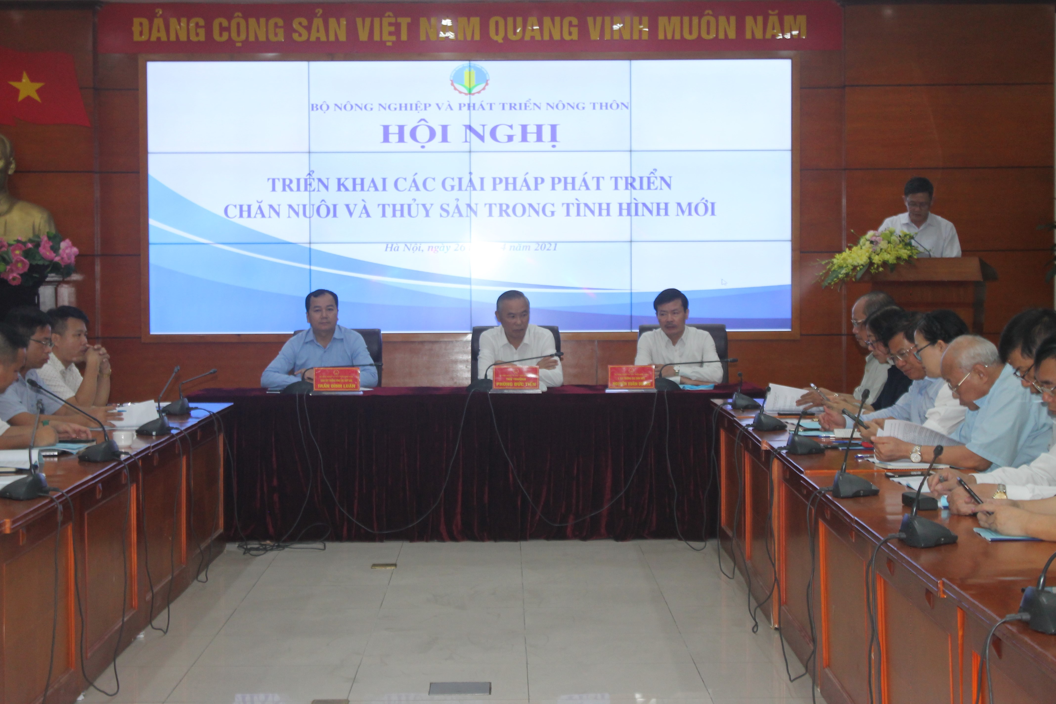 Hội nghị “Triển khai các giải pháp phát triển chăn nuôi và thủy sản trong tình hình mới”