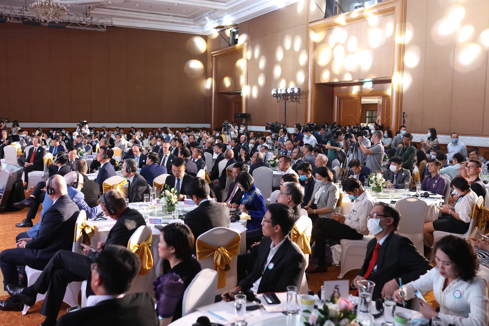 To&agrave;n cảnh Diễn đ&agrave;n Nhịp cầu ph&aacute;t triển 2021