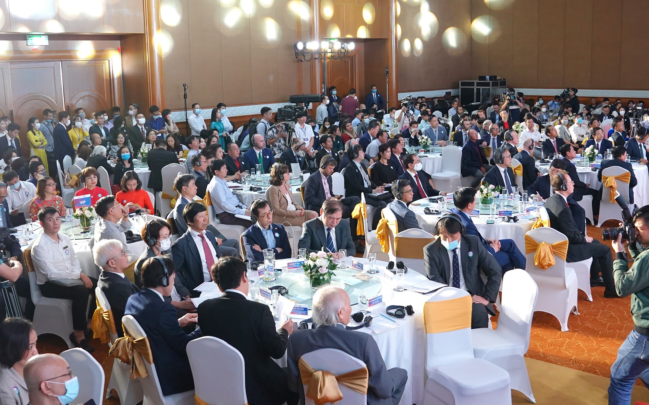 To&agrave;n cảnh Diễn đ&agrave;n Nhịp cầu ph&aacute;t triển 2021