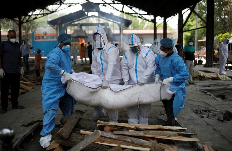 Các cơ sở thiêu xác ở Ấn Độ đang rơi vào tình trạng quá tải - Ảnh: Reuters
