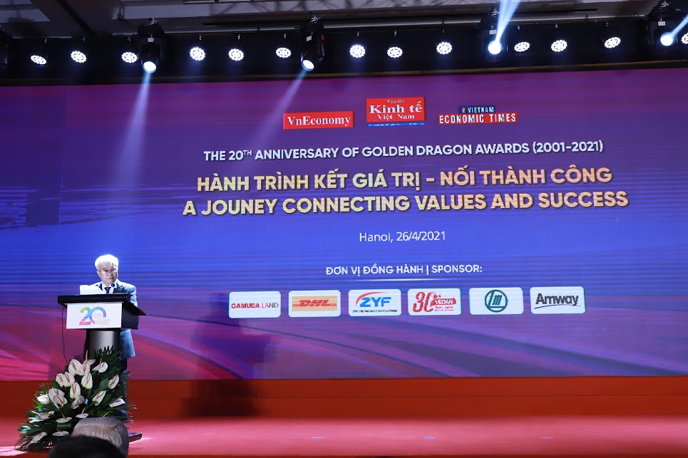 Tổng biên tập Tạp chí Kinh tế Việt Nam, ông Chử Văn Lâm phát biểu tại Gala kỷ niệm 20 năm chương trình Rồng Vàng