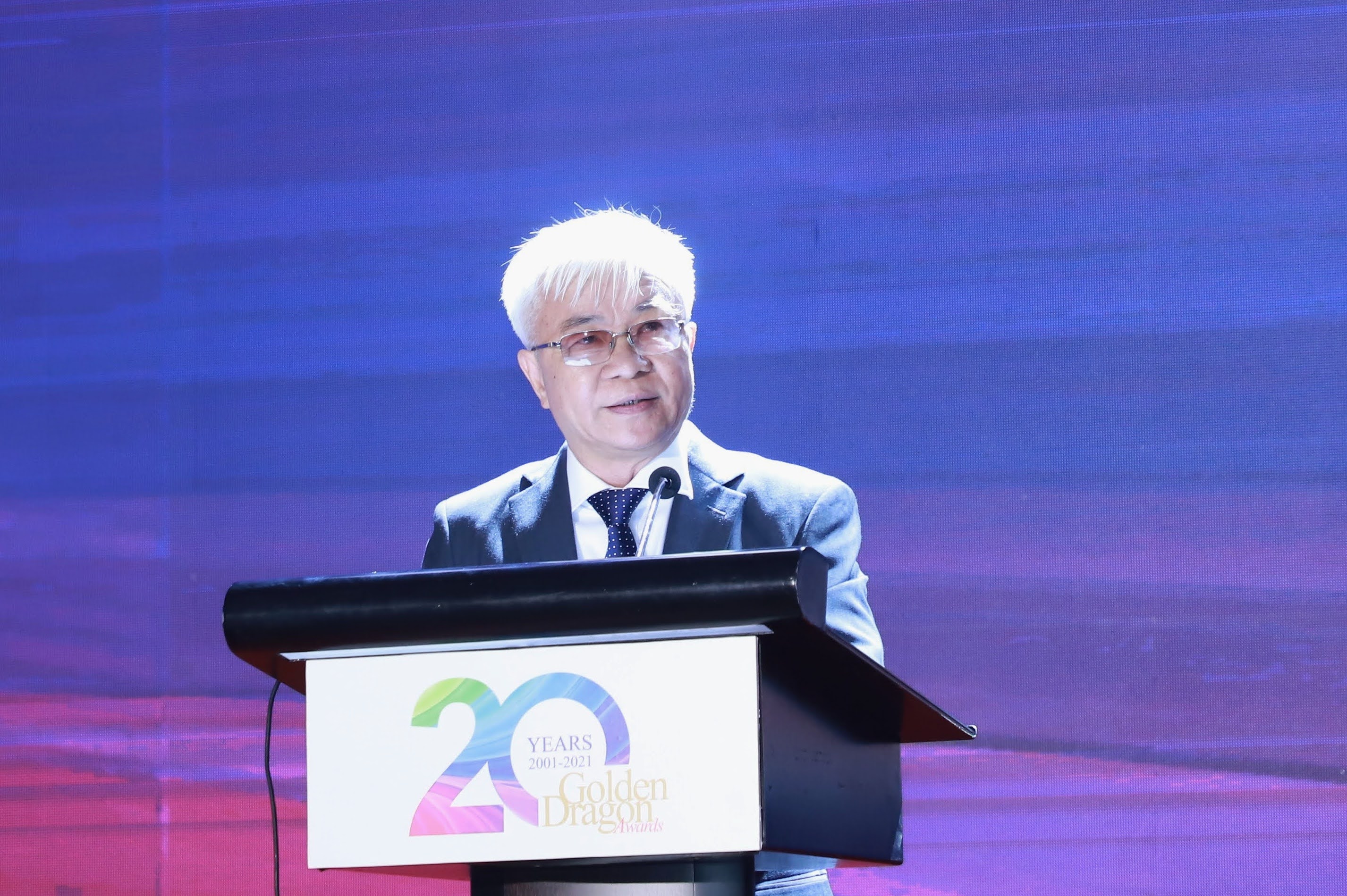 TS. Chử  Văn  Lâm, Tổng biên tập Tạp chí Kinh tế Việt Nam – Vietnam Economic Times:, phát biểu khai  mạc Gala 20 năm chương trình Rồng Vàng