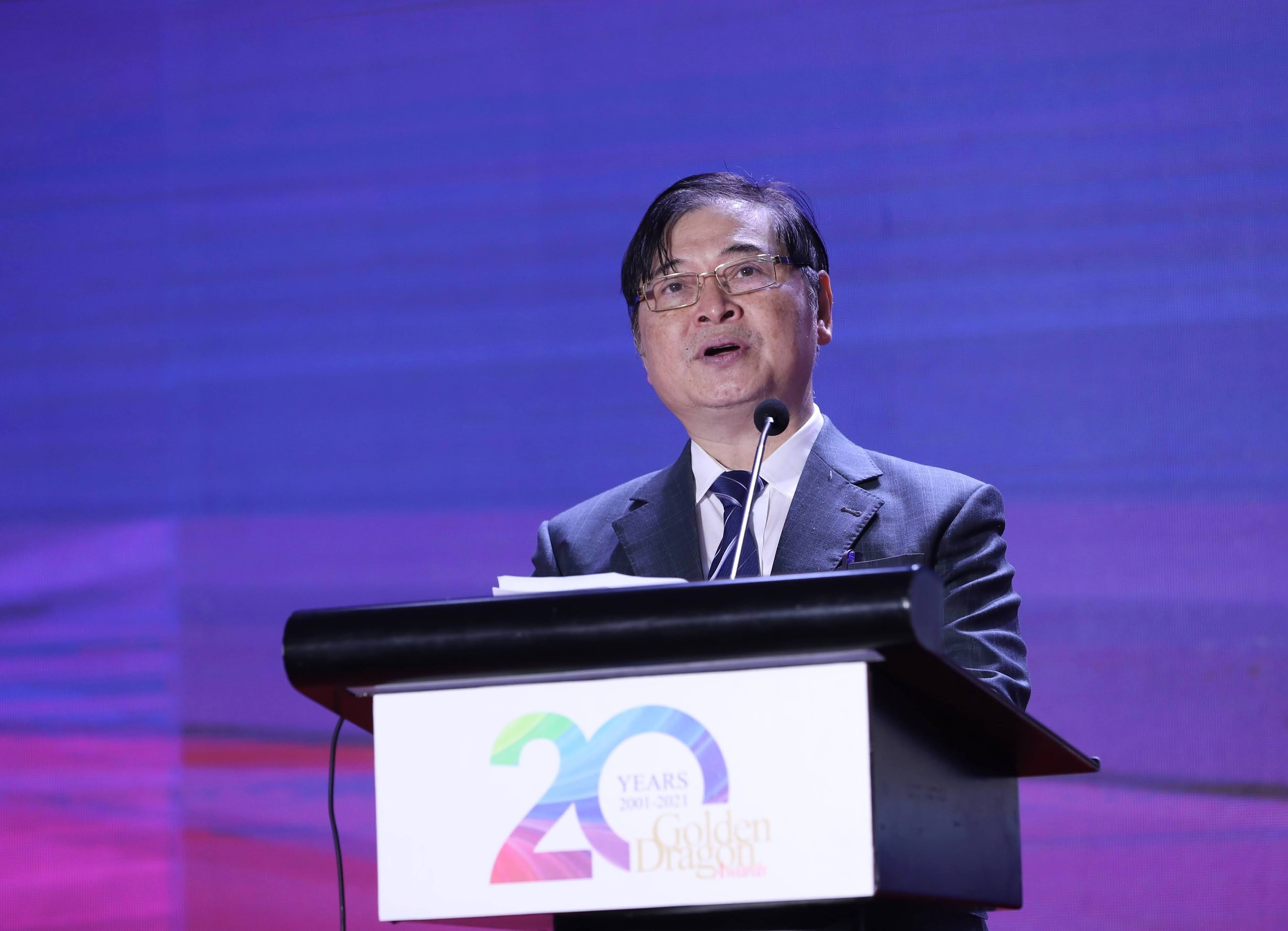 TSKH. Phan Xu&acirc;n Dũng, Chủ tịch Li&ecirc;n Hiệp c&aacute;c Hội Khoa học Kỹ thuật Việt Nam ph&aacute;t biểu&nbsp; ch&agrave;o&nbsp; mừng&nbsp; tại&nbsp; Gala&nbsp; 20 năm&nbsp;&nbsp;chương tr&igrave;nh Rồng V&agrave;ng