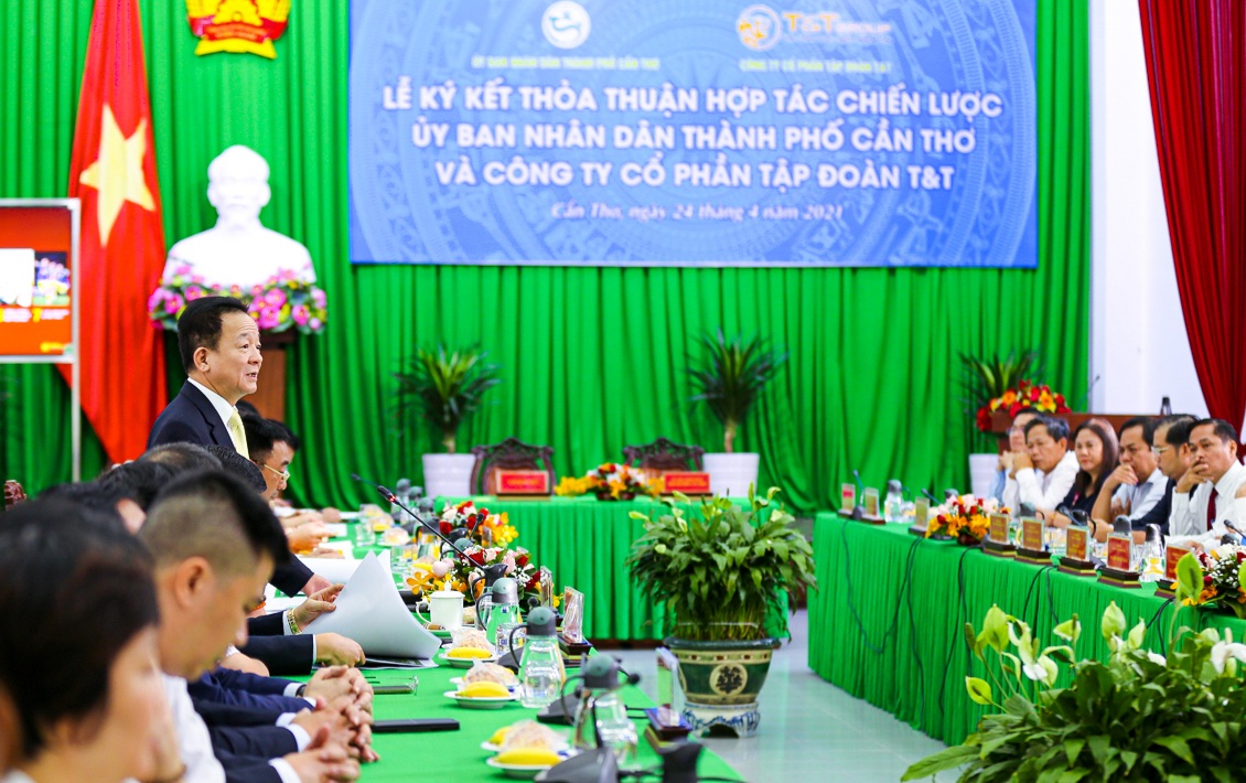 Ông Đỗ Quang Hiển, Chủ tịch Tập đoàn T&T Group phát biểu tại buổi làm việc với lãnh đạo thành phố Cần Thơ ngày 24/4.