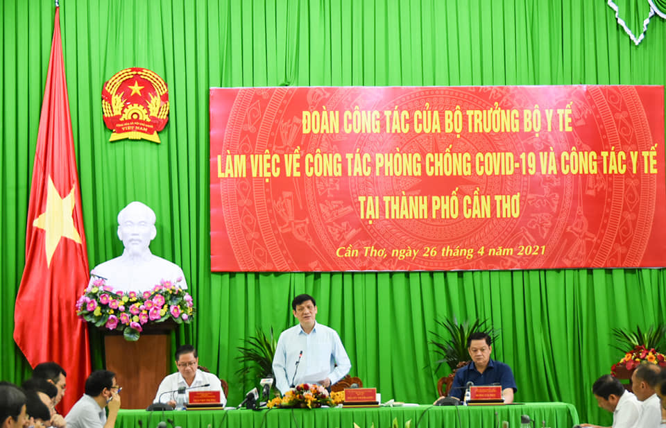 Bộ trưởng Bộ Y tế và đoàn công tác Bộ Y tế làm việc với UBND thành phố Cần Thơ