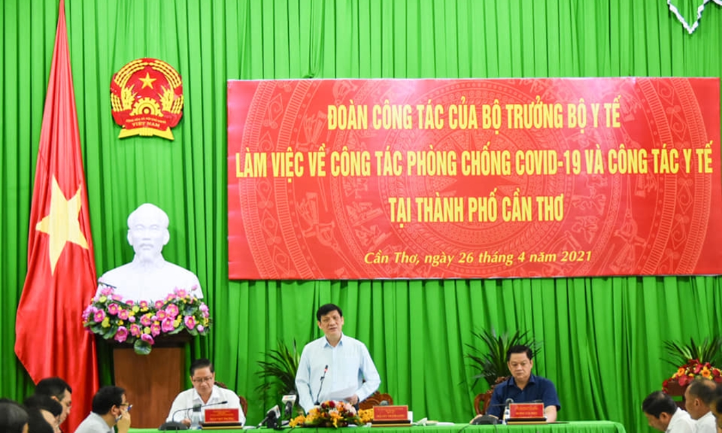Bộ trưởng Bộ Y tế và đoàn công tác Bộ Y tế làm việc với UBND thành phố Cần Thơ