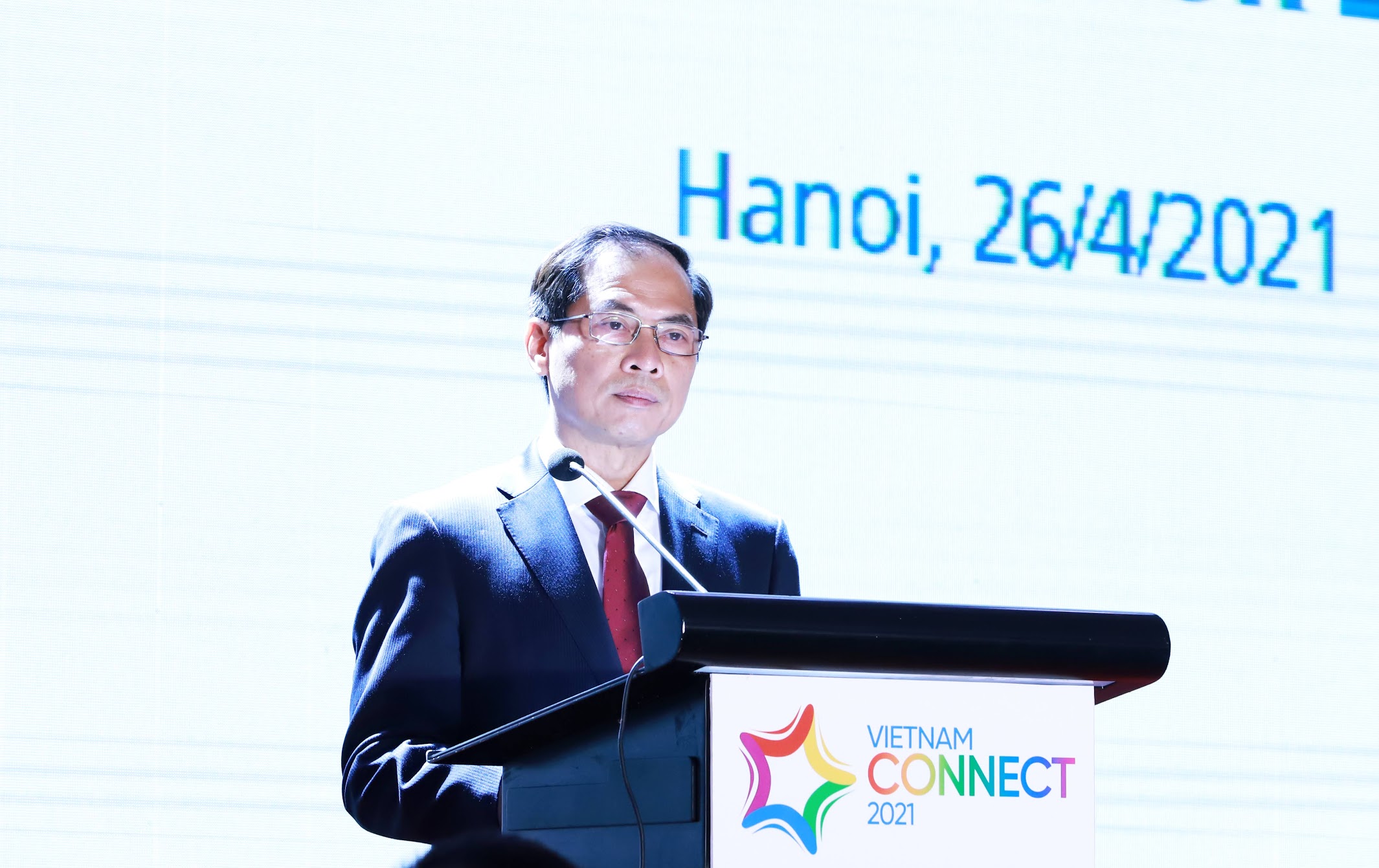 Ông Bùi Thanh Sơn - Ủy viên Trung ương Đảng, Bộ trưởng Bộ Ngoại Giao, phát biểu khai mạc Diễn đàn