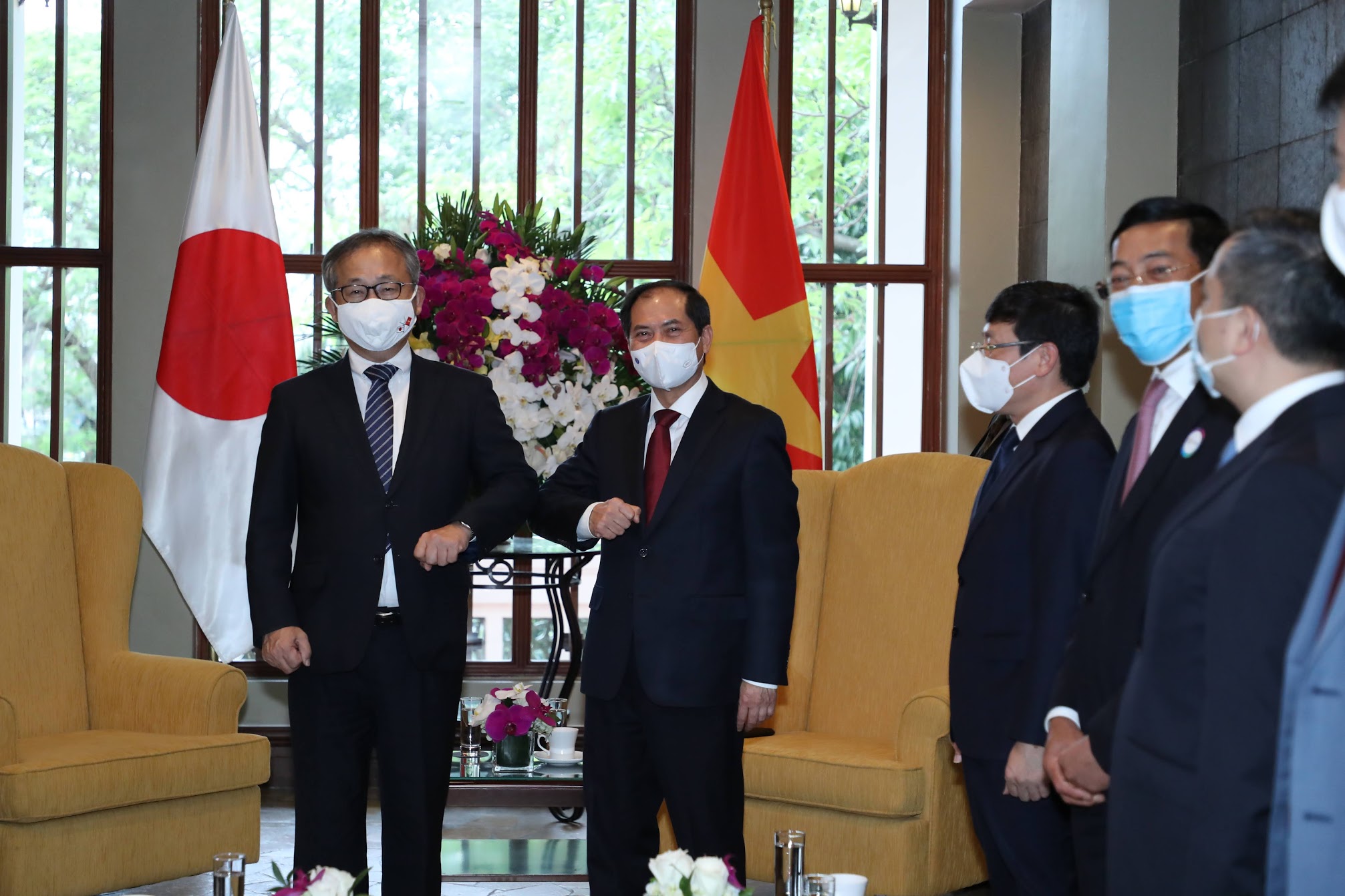 Bộ trưởng Bộ ngoại giao B&ugrave;i Thanh Sơn giao lưu c&ugrave;ng Đại sứ Nhật Bản&nbsp;