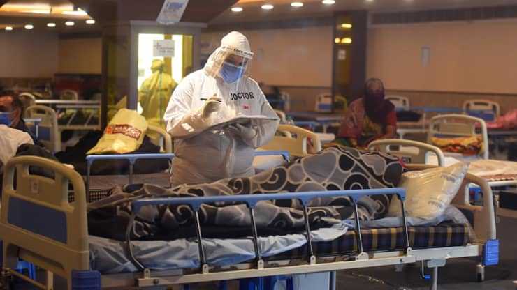 Khu điều trị bệnh nhân Covid-19 trong một bệnh viện ở New Delhi - Ảnh: Reuters.