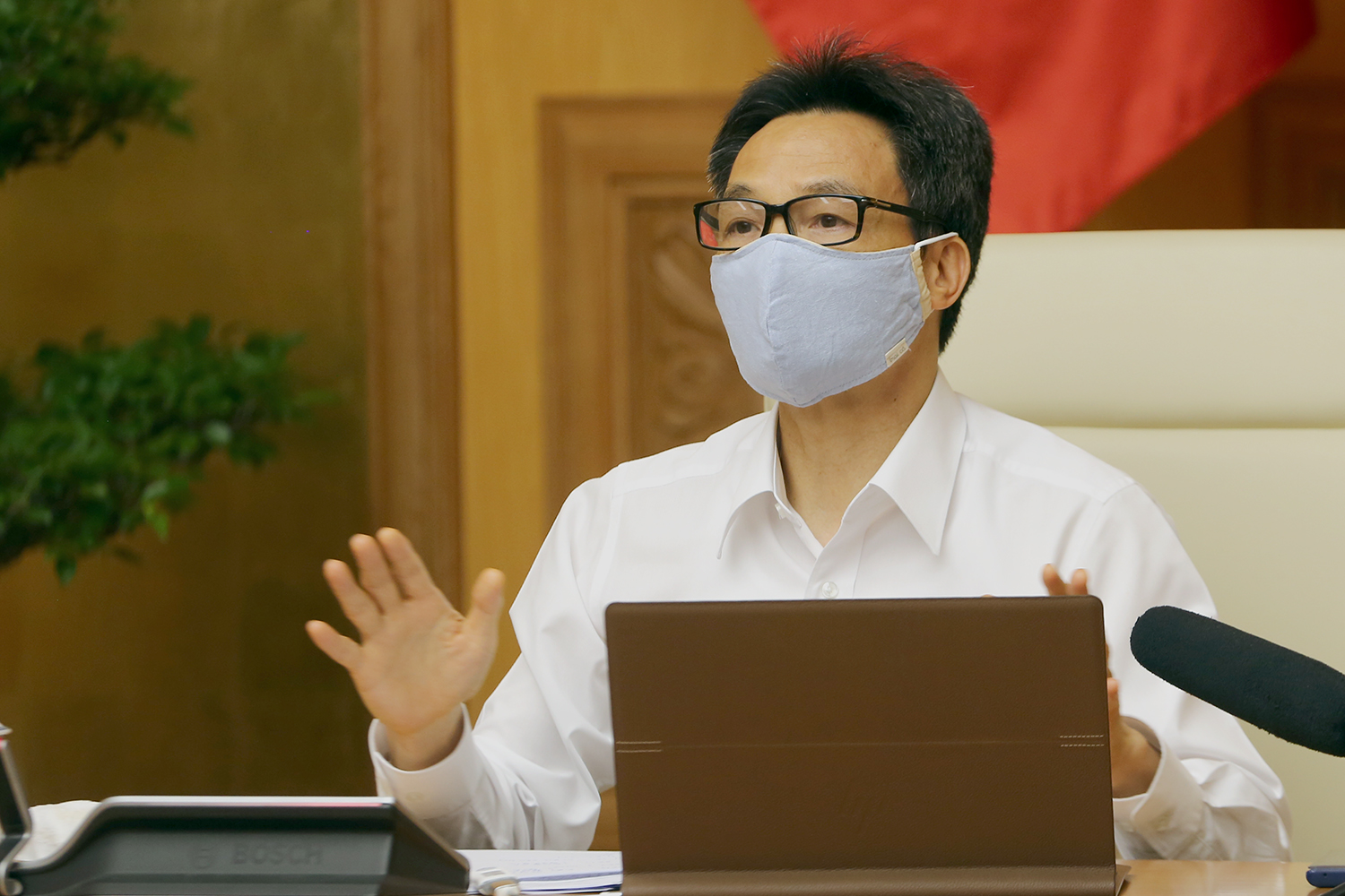 Phó Thủ tướng Vũ Đức Đam tại cuộc họp chiều 27/4 - Ảnh: VGP