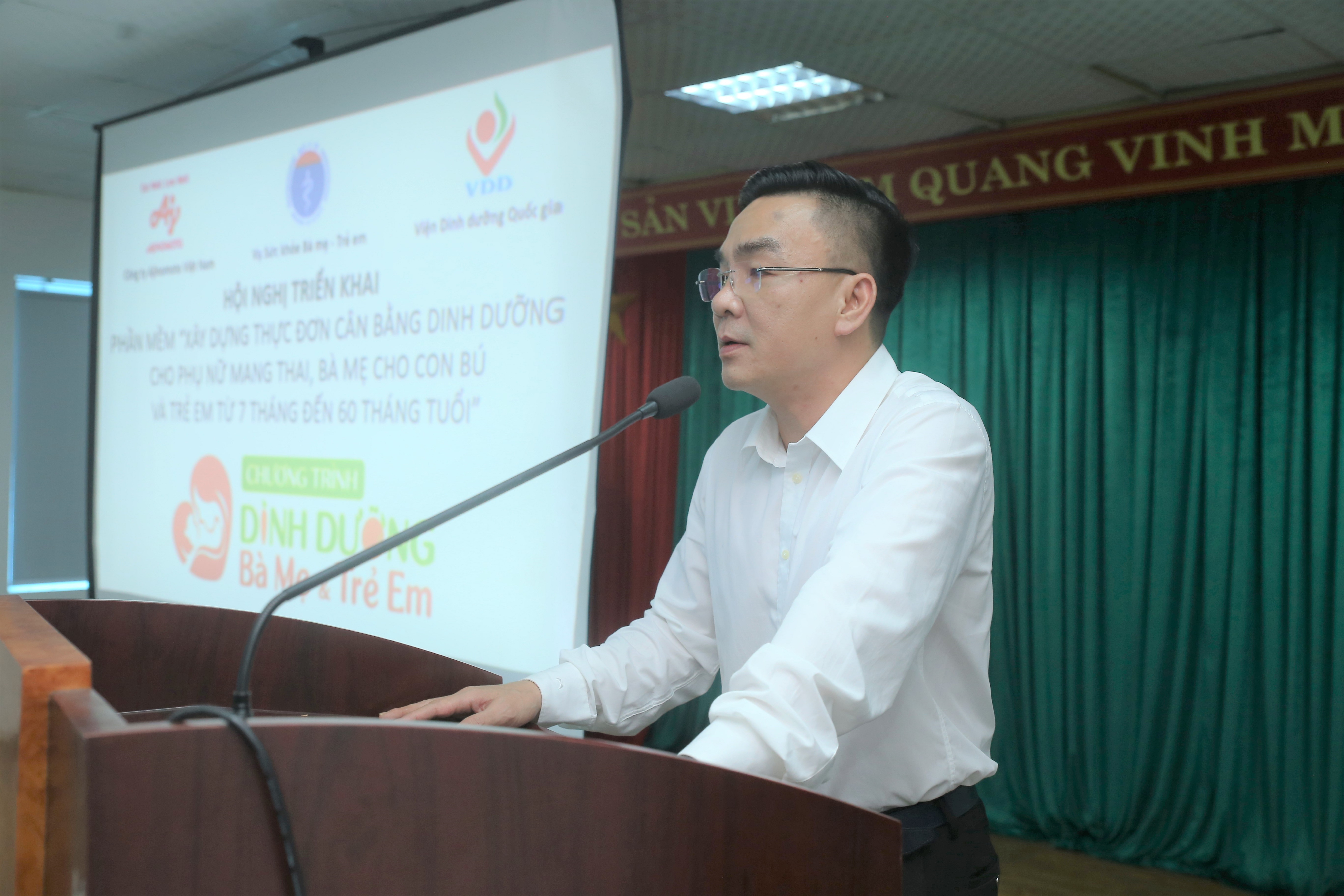 Bác sỹ Nguyễn Lương Tâm - Phó Giám đốc Sở Y tế Hà Tĩnh phát biểu tại Hội nghị.