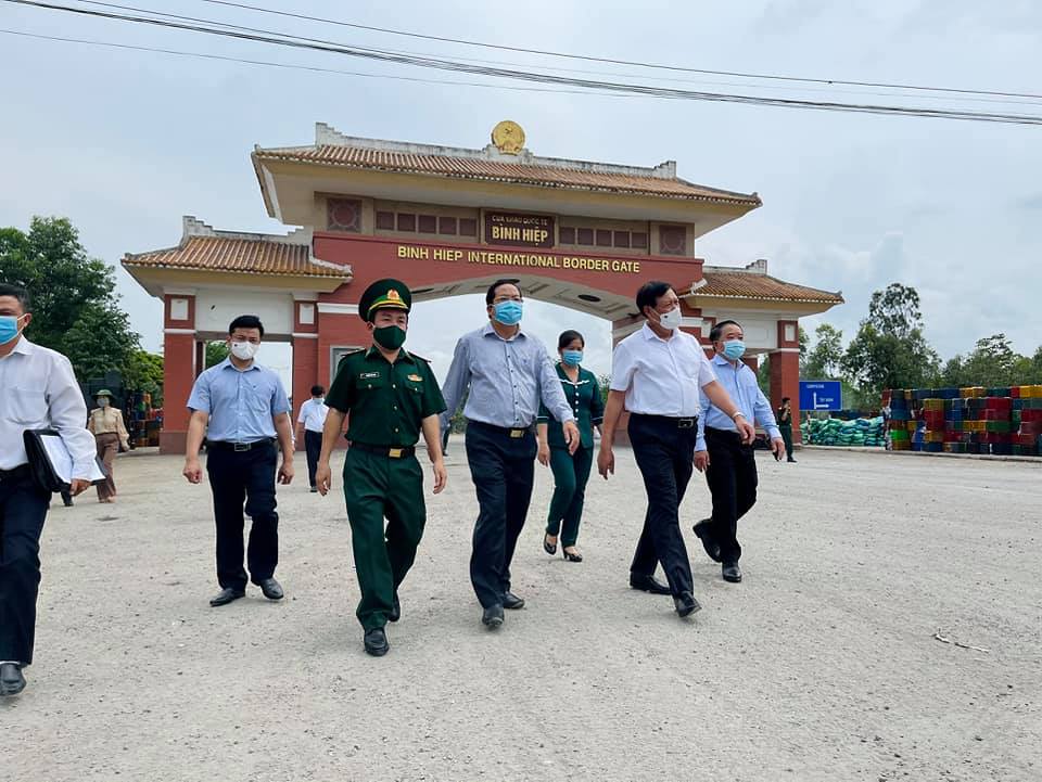 Đoàn công tác kiểm tra thực tế tại Cửa khẩu Quốc tế Bình Hiệp, thị xã Kiến Tường, tỉnh Long An
