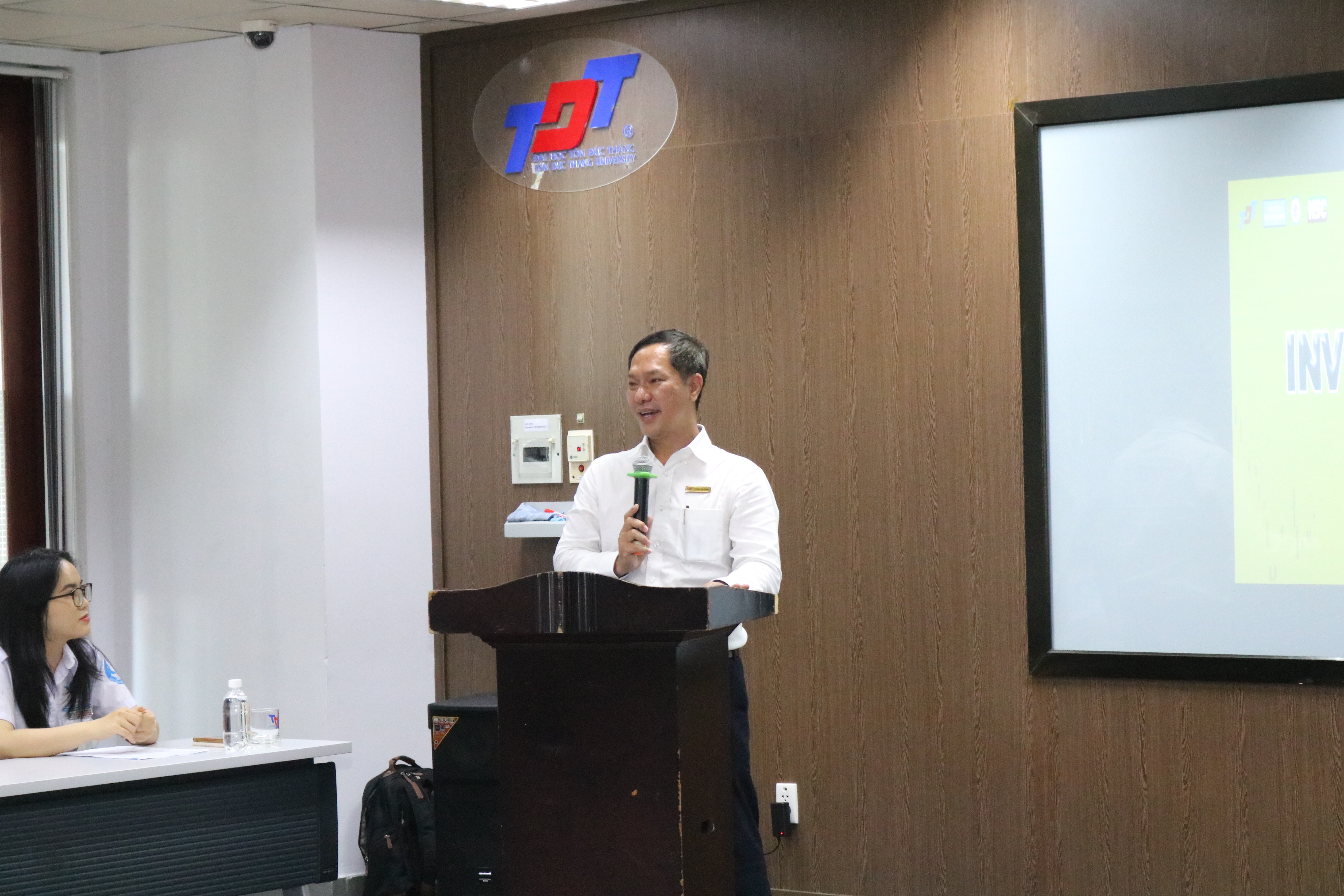 Đại diện Khoa T&agrave;i ch&iacute;nh &ndash; Ng&acirc;n h&agrave;ng, Trường Đại học T&ocirc;n Đức Thắng ph&aacute;t biểu tại lễ khai mạc.