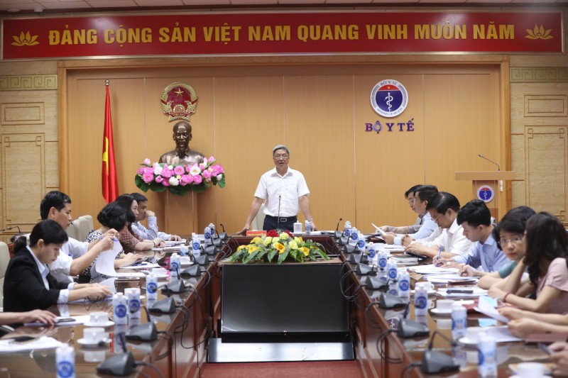 Thứ trưởng Bộ Y tế Nguyễn Trường Sơn phát biểu tại Hội nghị