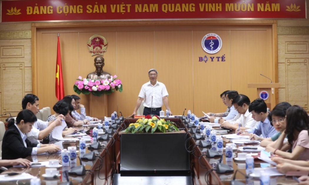 Thứ trưởng Bộ Y tế Nguyễn Trường Sơn phát biểu tại Hội nghị