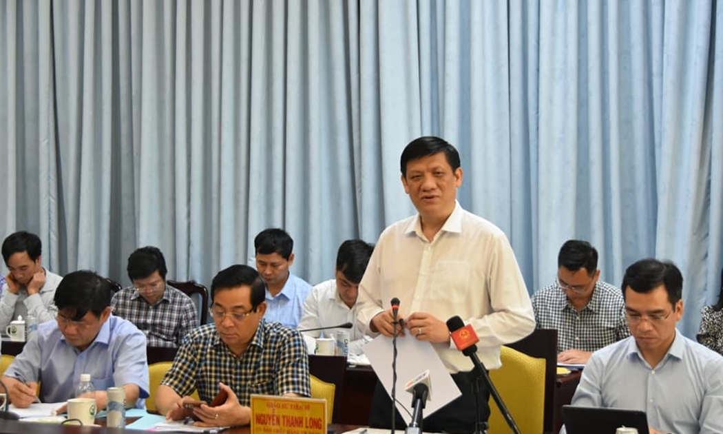 Bộ trưởng Bộ Y tế Nguyễn Thanh Long nhấn mạnh: Bộ Y tế sẽ hỗ trợ ngay tỉnh Vĩnh Long về công tác xét nghiệm, đồng thời lưu ý tỉnh không được chủ quan, lơ là trong công tác phòng chống dịch Covid-19