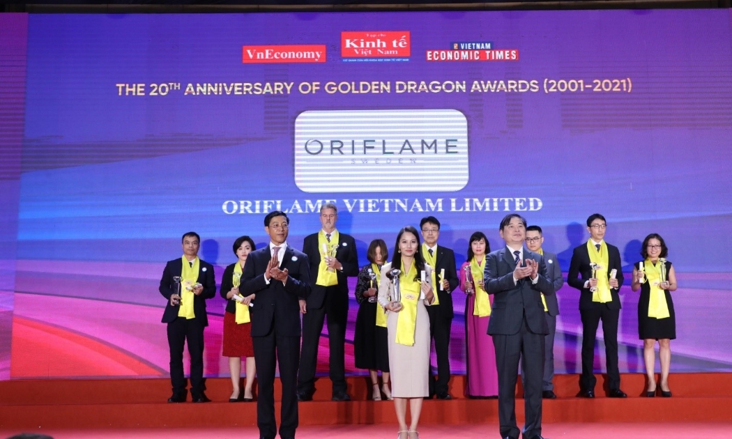 Đại diện Oriflame nhận giải thưởng danh hiệu “Sản phẩm từ thiên nhiên tốt nhất “