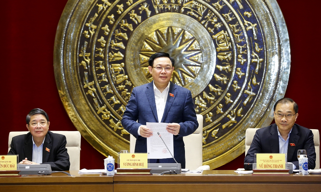 Chủ tịch Quốc hội Vương Đình Huệ tại buổi làm việc với Ủy ban Kinh tế của Quốc hội sáng ngày 28/4 - Ảnh: Quochoi.vn