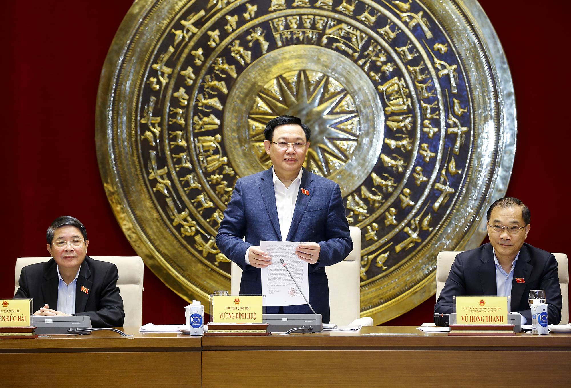 Chủ tịch Quốc hội Vương Đình Huệ tại buổi làm việc với Ủy ban Kinh tế của Quốc hội sáng ngày 28/4 - Ảnh: Quochoi.vn